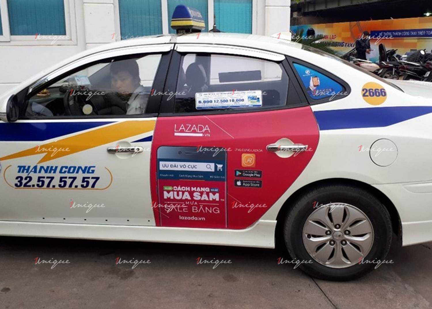 Chiến dịch quảng cáo taxi của Lazada tại Hà Nội